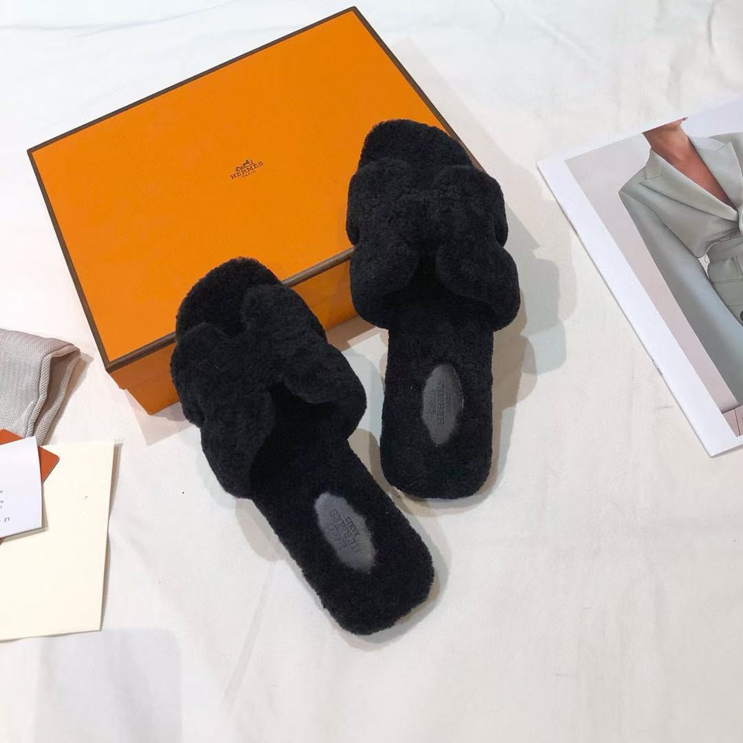 UA Hermès Oran sandal