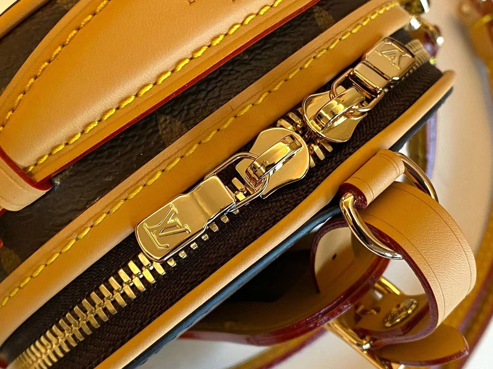 LV Mini Boite Chapeau M44699