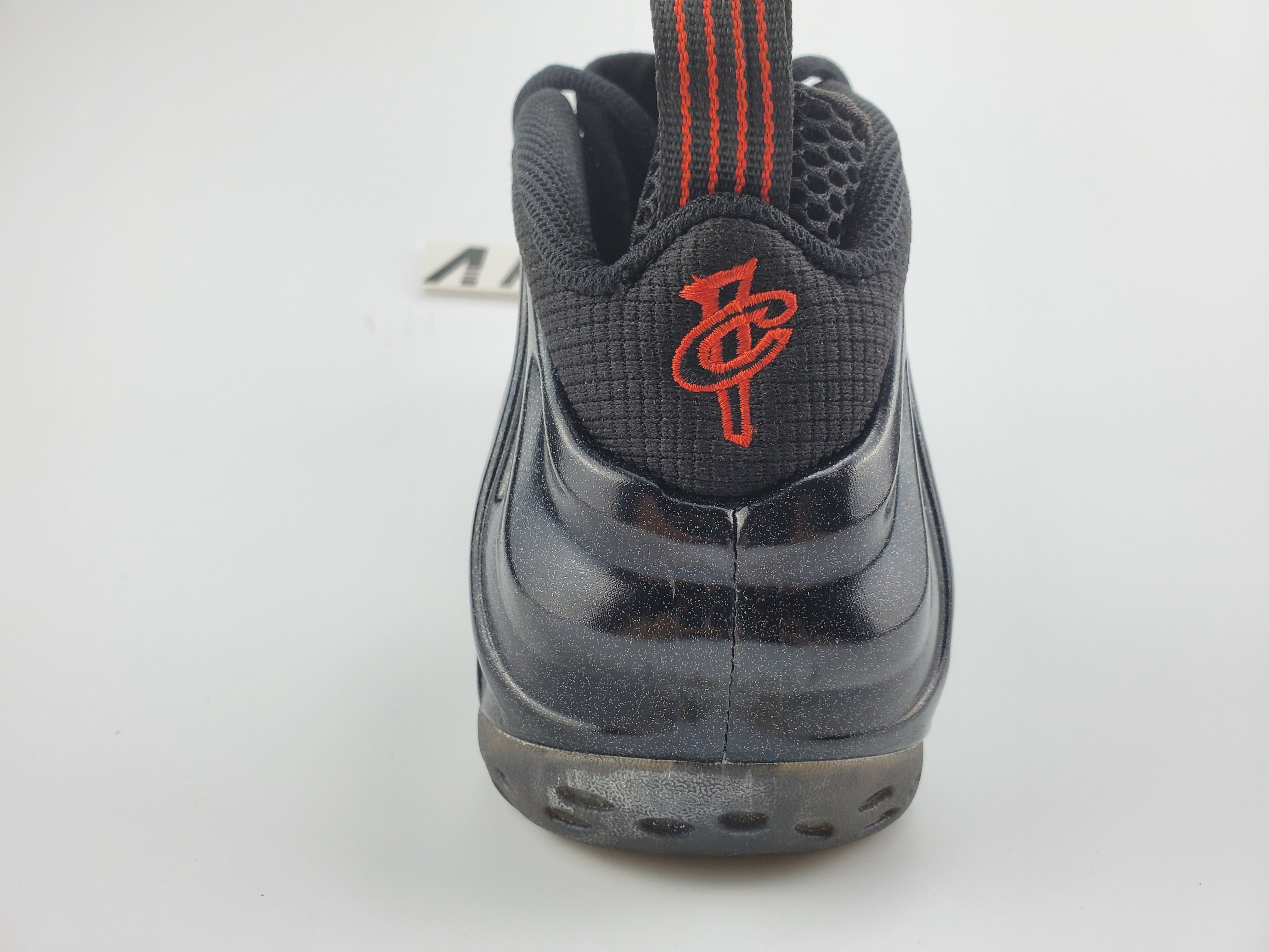 Nike Air Foamposite One “Black/Gold-Red”