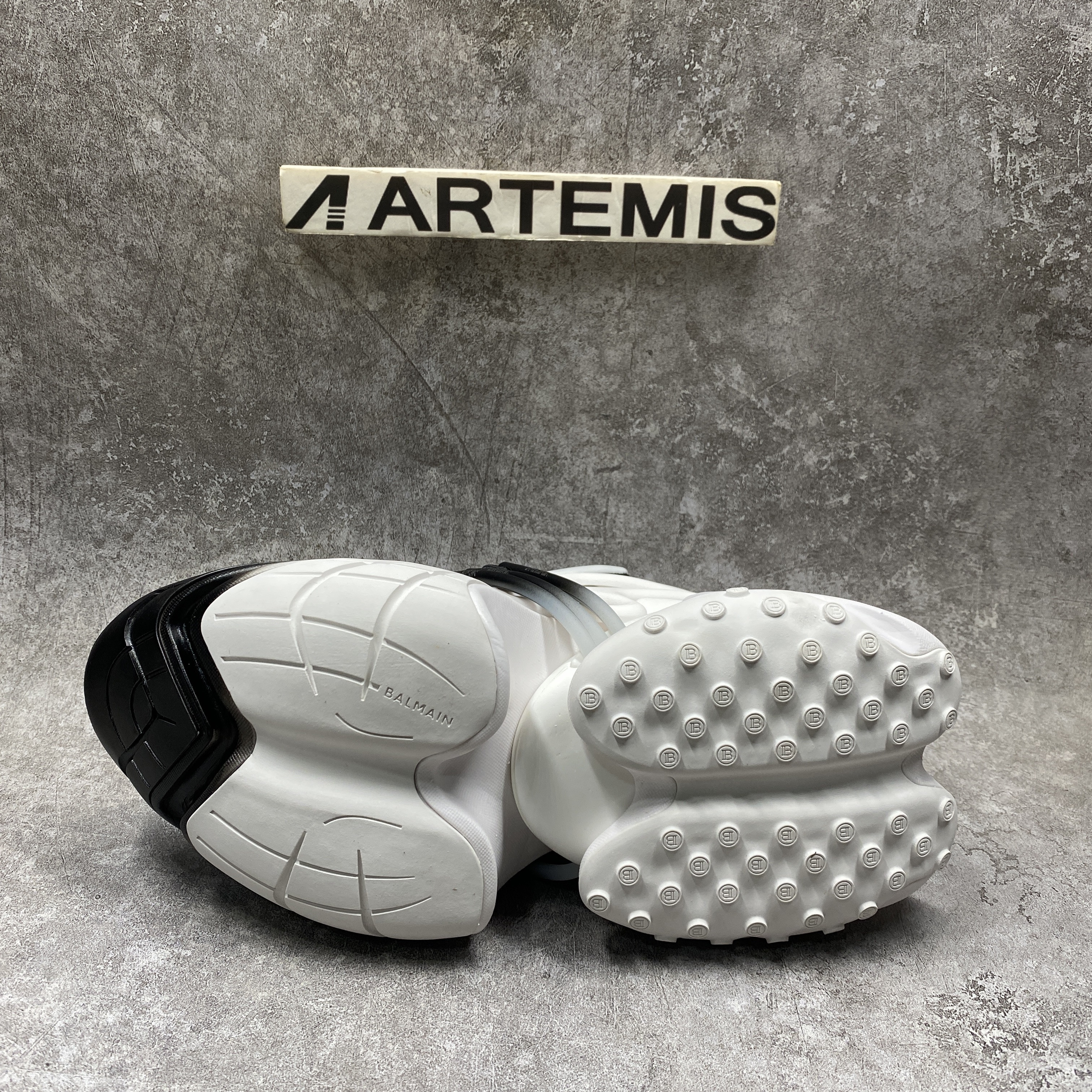 Balmain Unicorn Low White Black Gradient