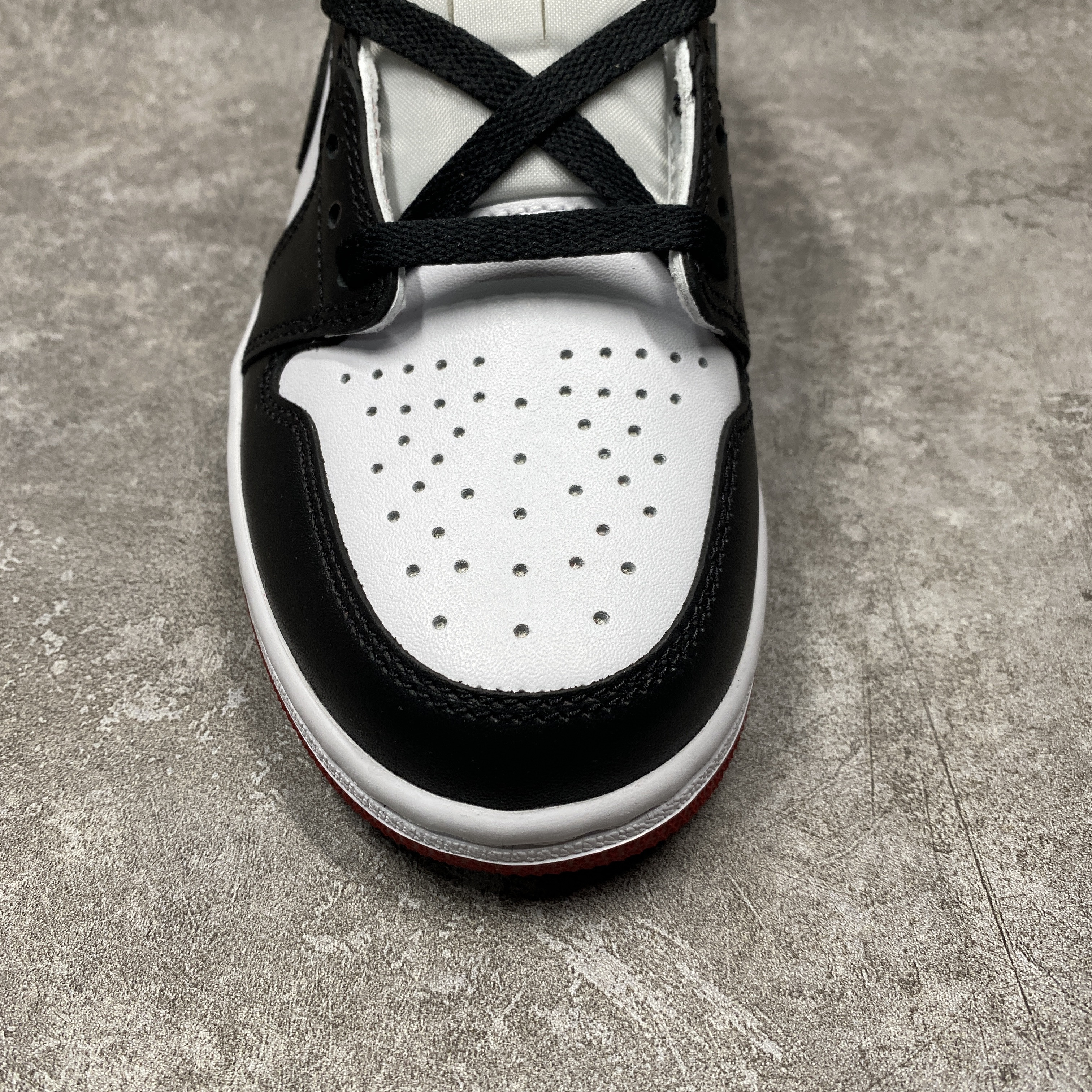 Air Jordan 1 Low OG Black Toe 2023