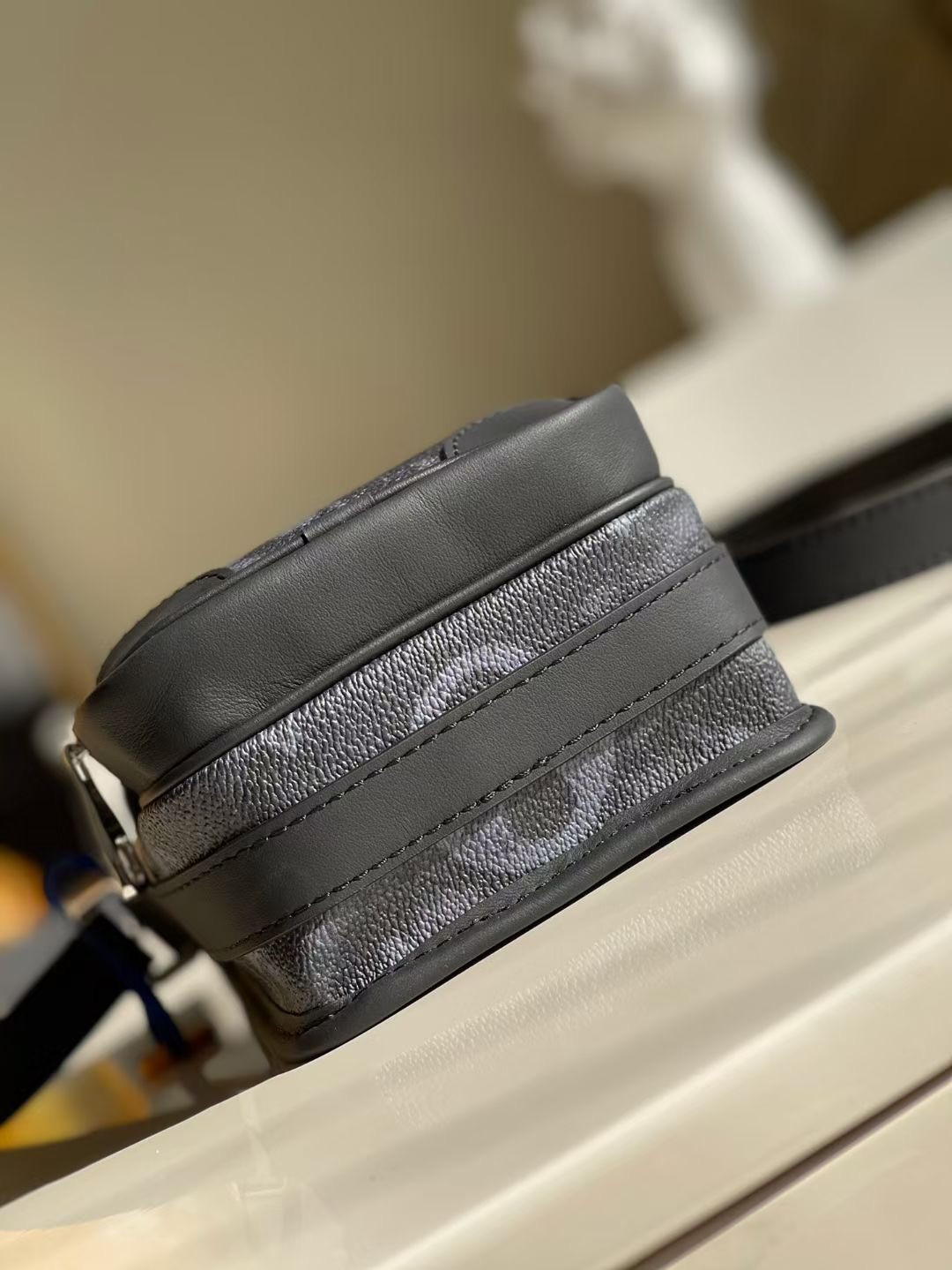 NANO AMAZON MESSENGER M45650