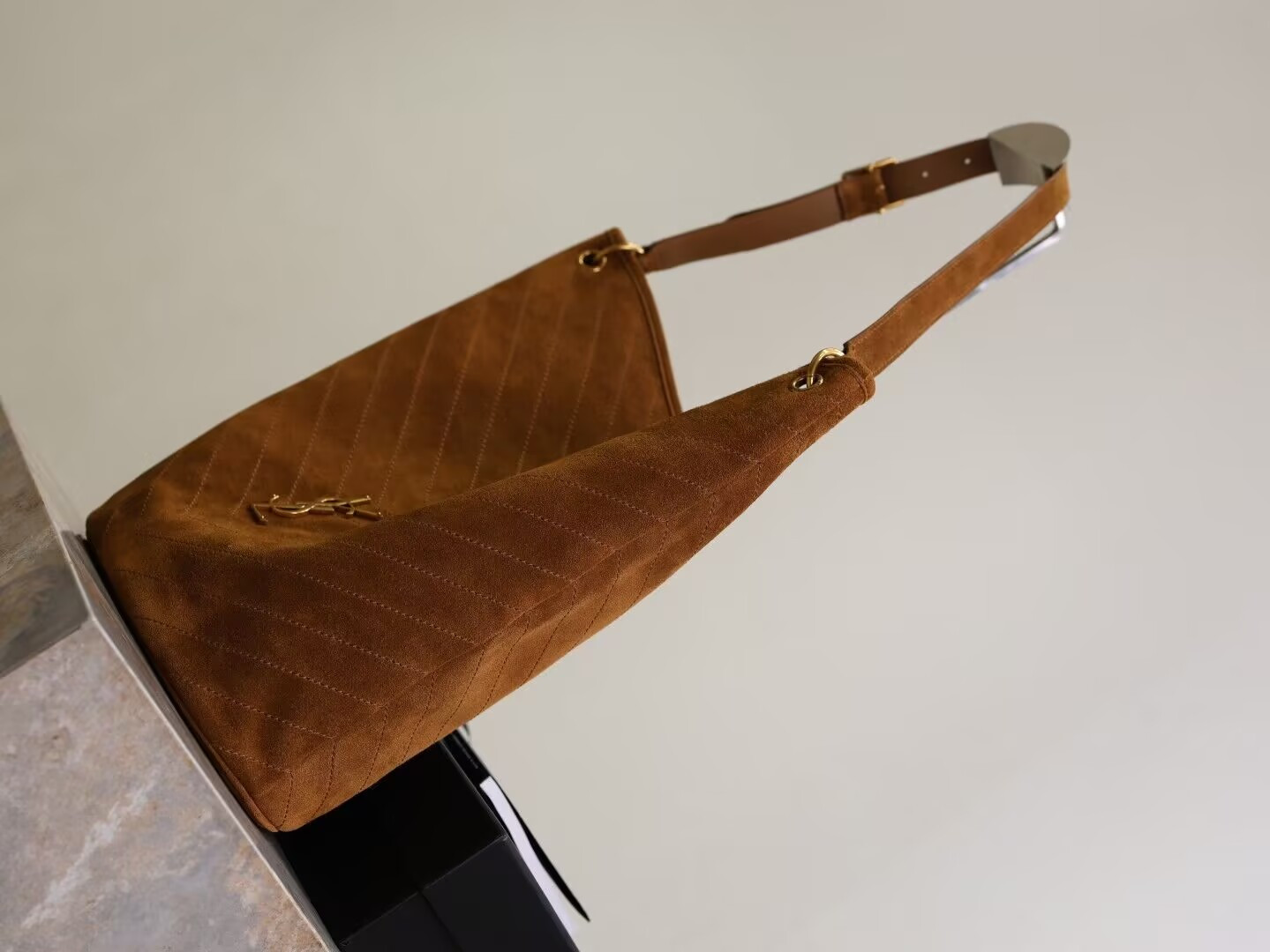 y*l niki S*pple bucket in suede 33x16x40cm