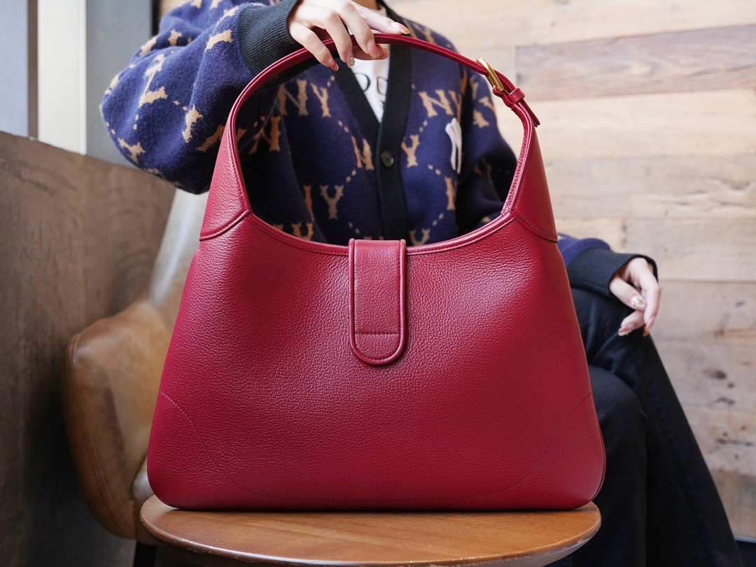 Aphrodite medium shoulder bag