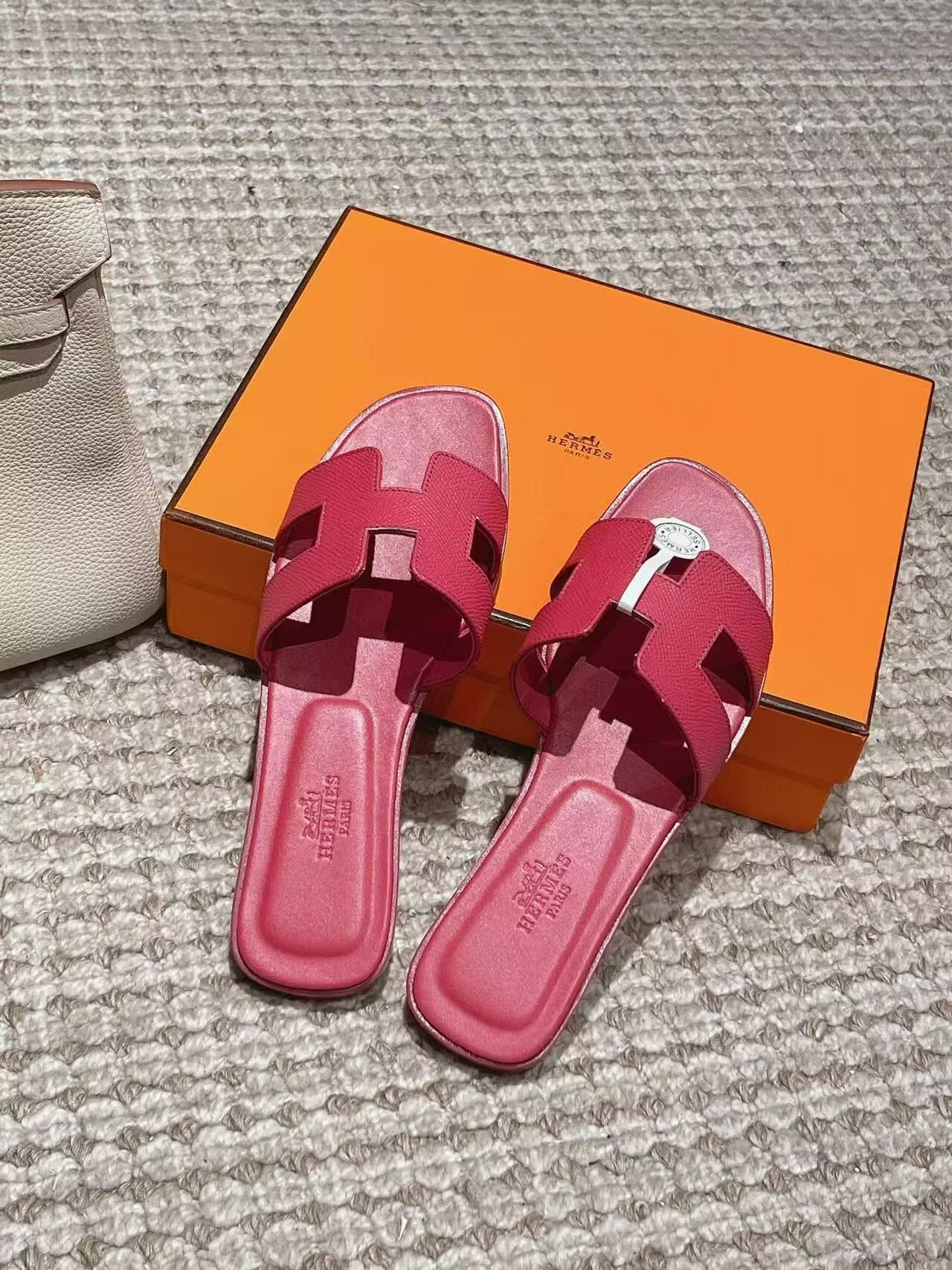 UA Hermès Oran sandal