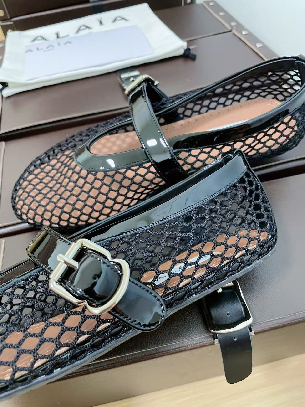 UA ALAÏA BALLET FLATS IN FISHNET
