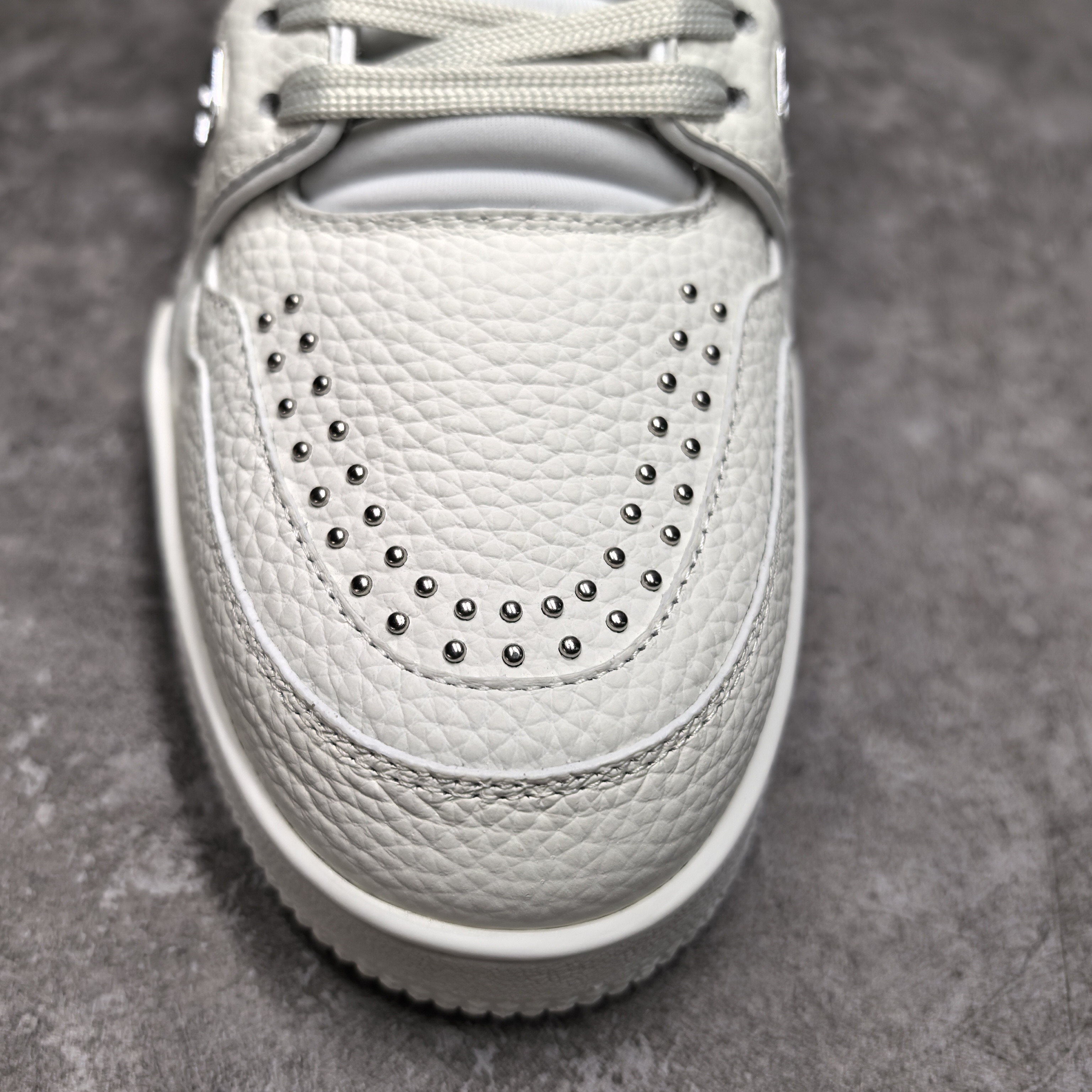 UA LV Trainer Sneaker