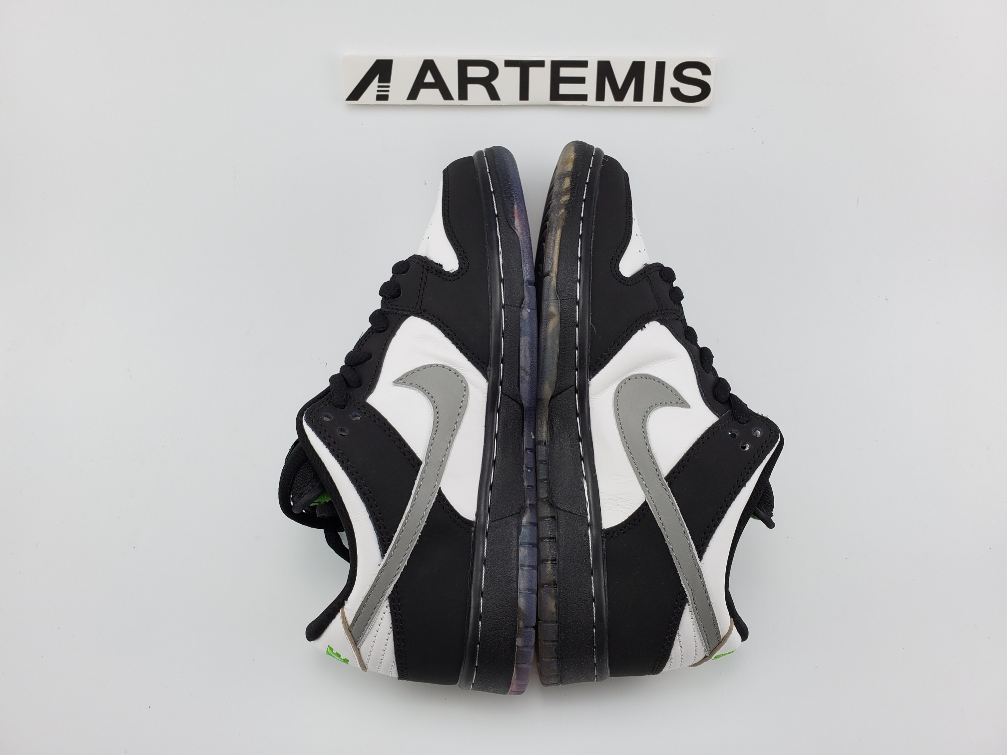 Nike SB Dunk Low Staple Panda Pigeon