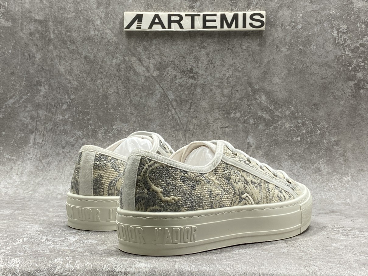 D*or walk n D*or patch embroidery grey