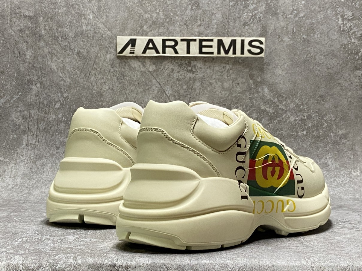 G*u*i rhyton logo ivory