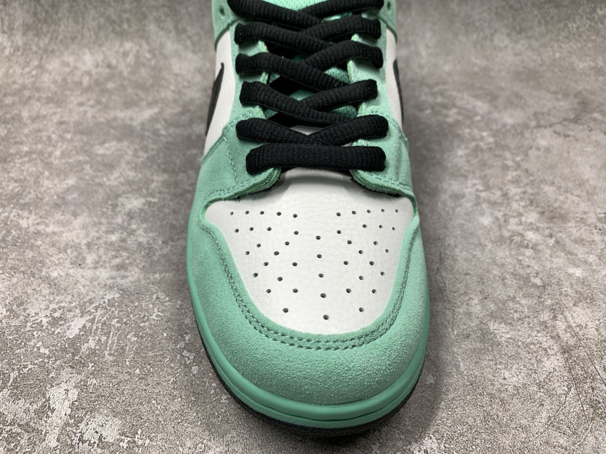 Nike Dunk SB Low Sea Crystal