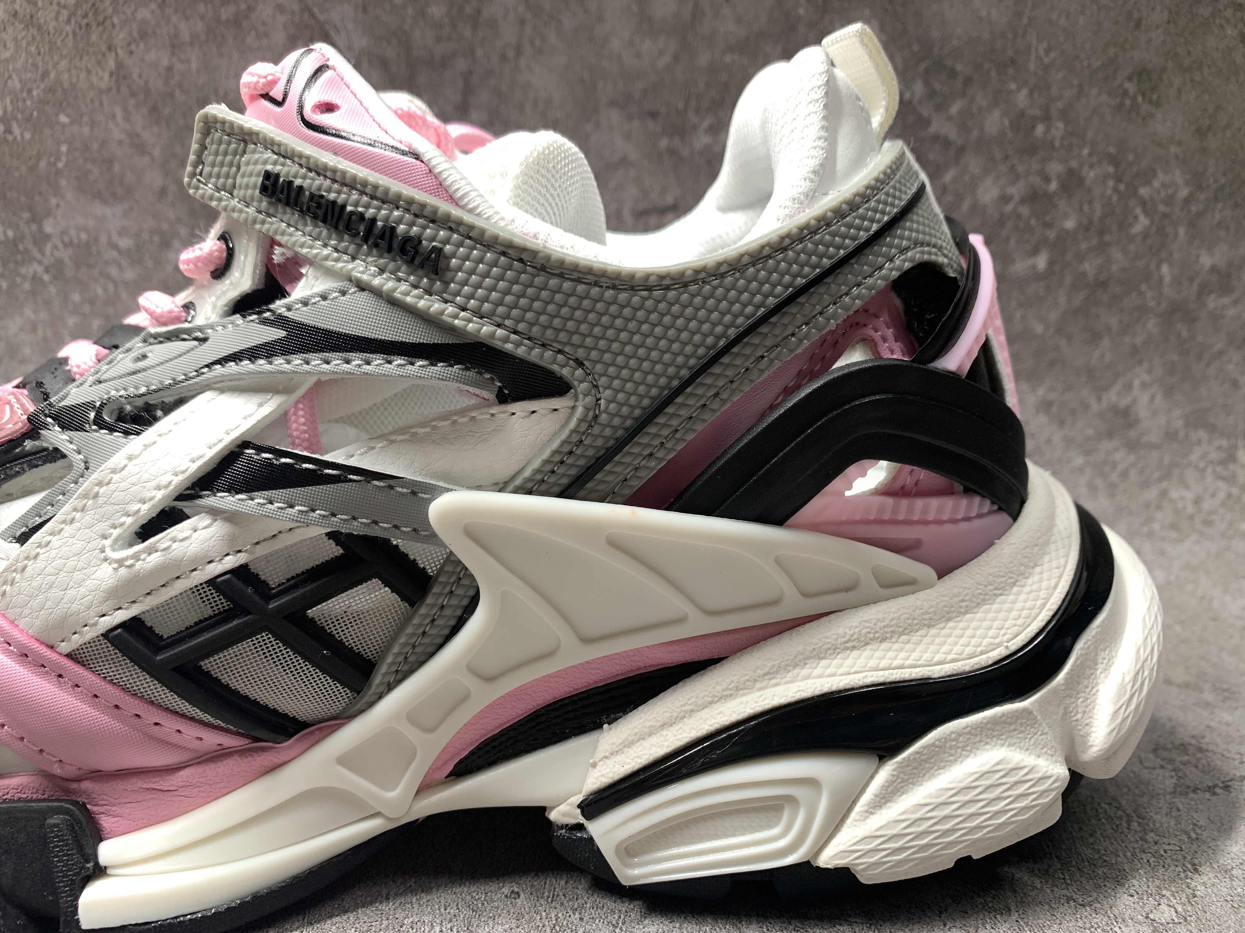 Balenciga Wmns Track.2 Sneaker Pink