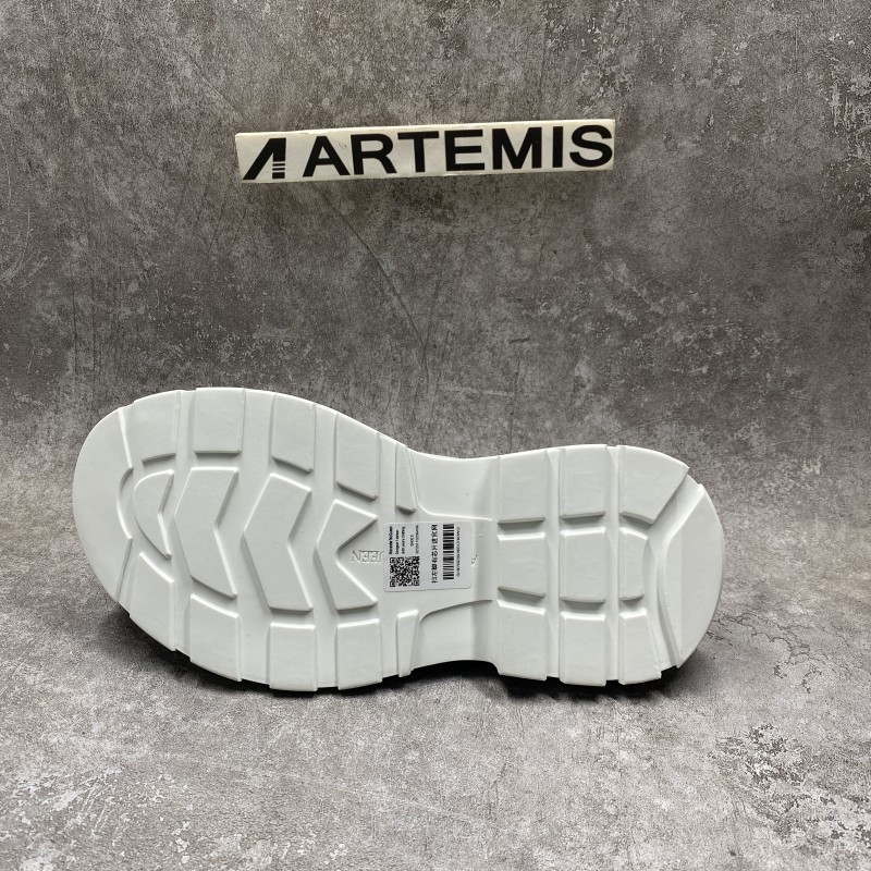 ale*d*r M*Q*en tread slick low lace up white