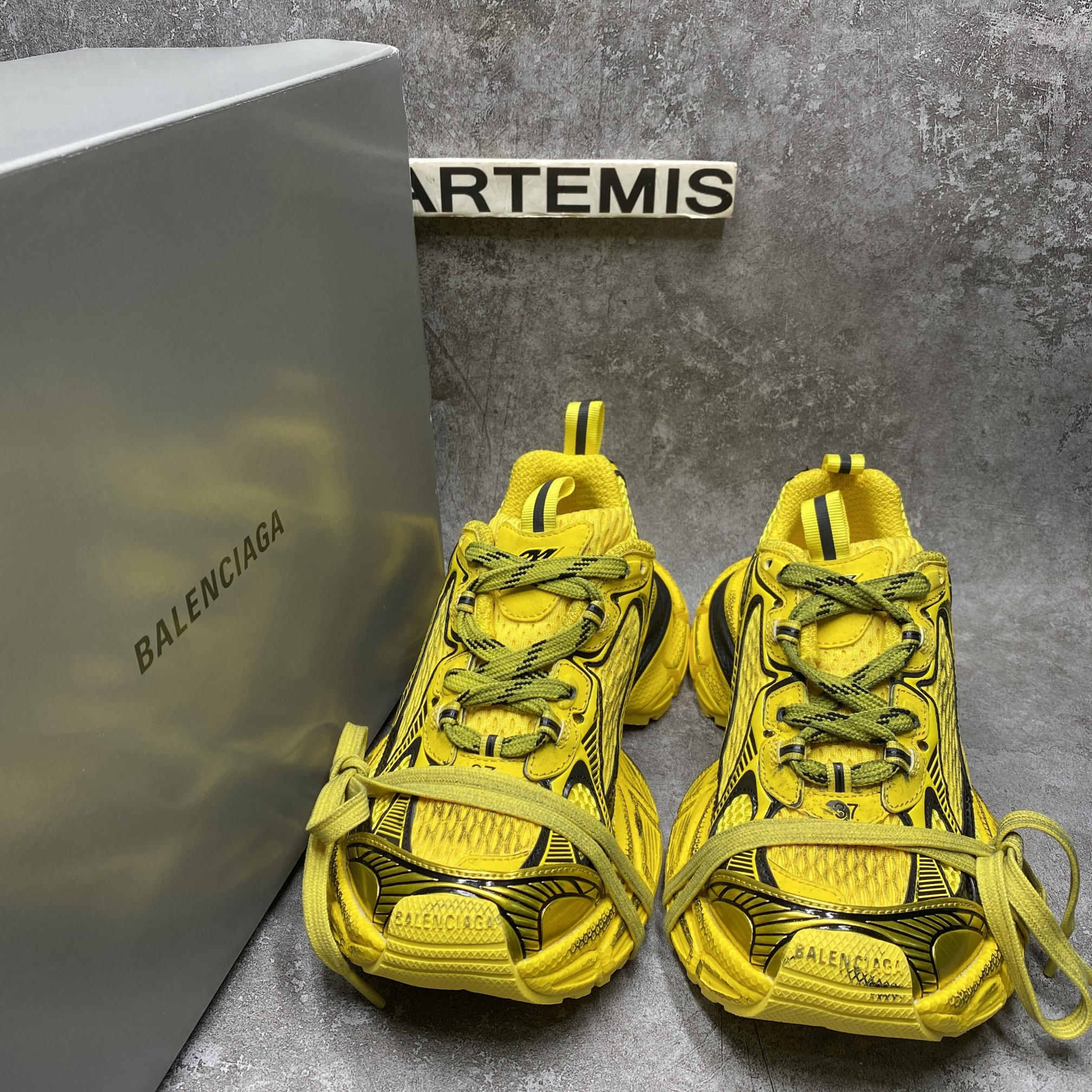 Balenciga 3XL Sneaker Worn Out Yellow Black