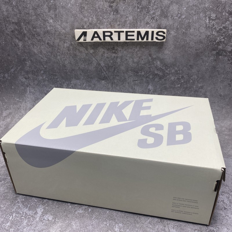 Nike SB Dunk Low TIGHTBOOTH