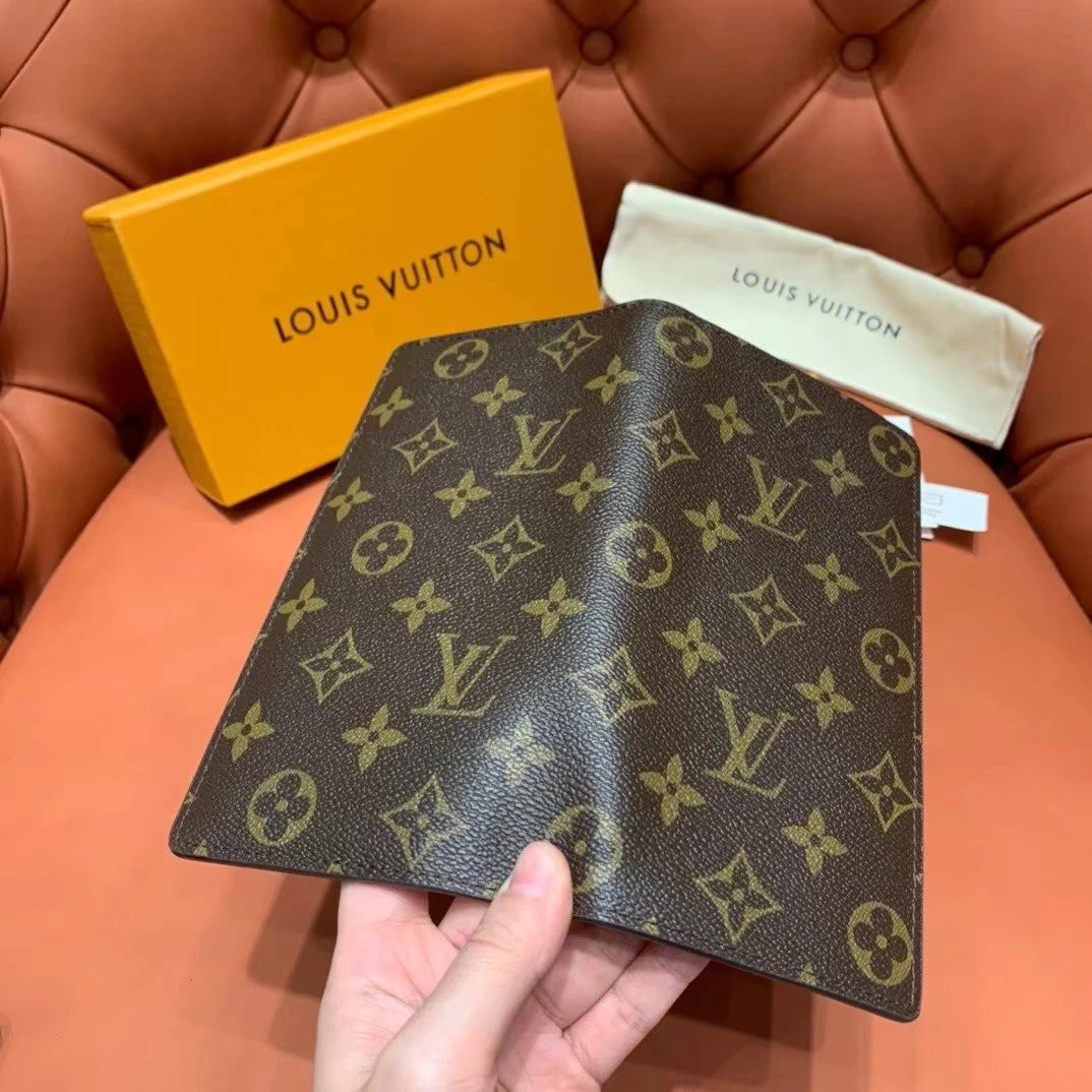 LV Christmas BRAZZA WALLET M66540