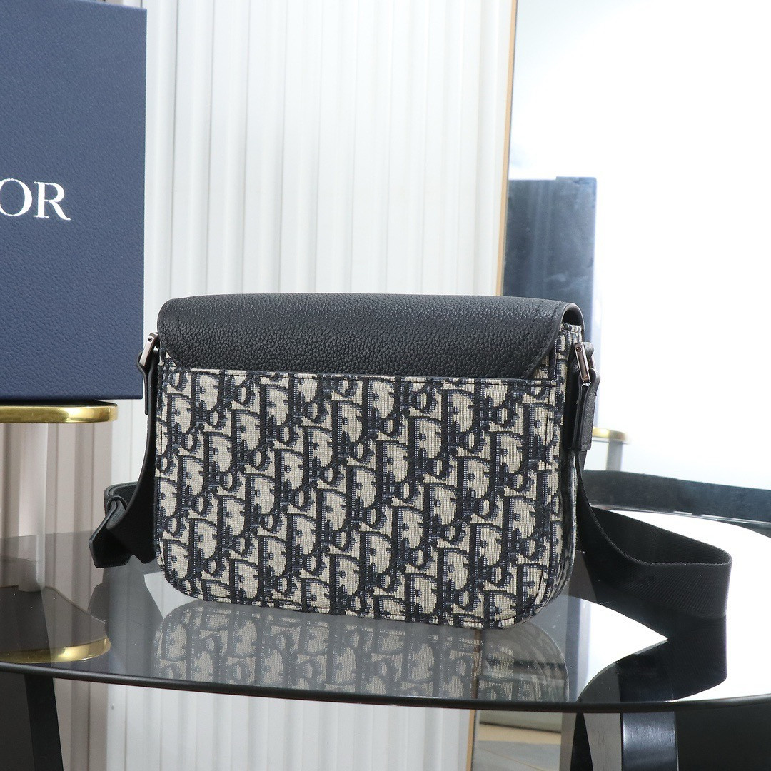 D*or saddle messenger bag with flap 23 x18 x6cm