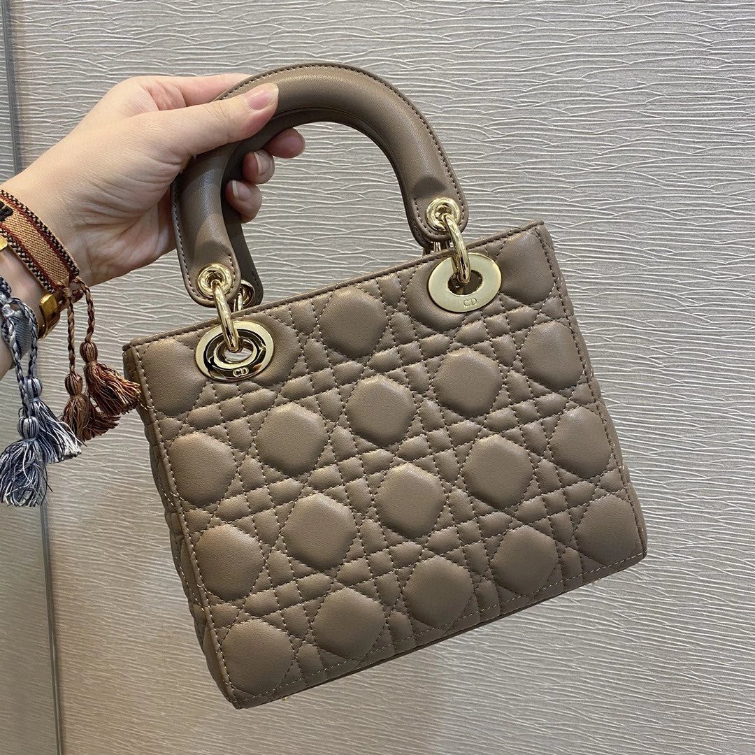 small lady D*oramour my abcD*or bag 8 x 6.5 x 3 inches