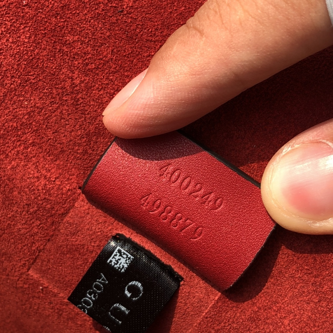 G*u*i dionysus small shoulder bag 11"wx7"hx3.5"d