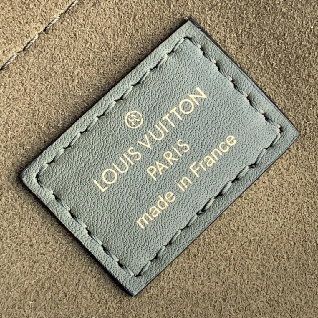 LV Locky BB M44797 7.9 x 6.3 x 3 inches