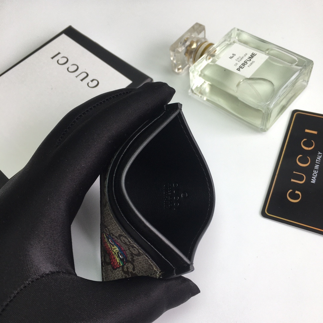 G*u*i gg  card case wallet