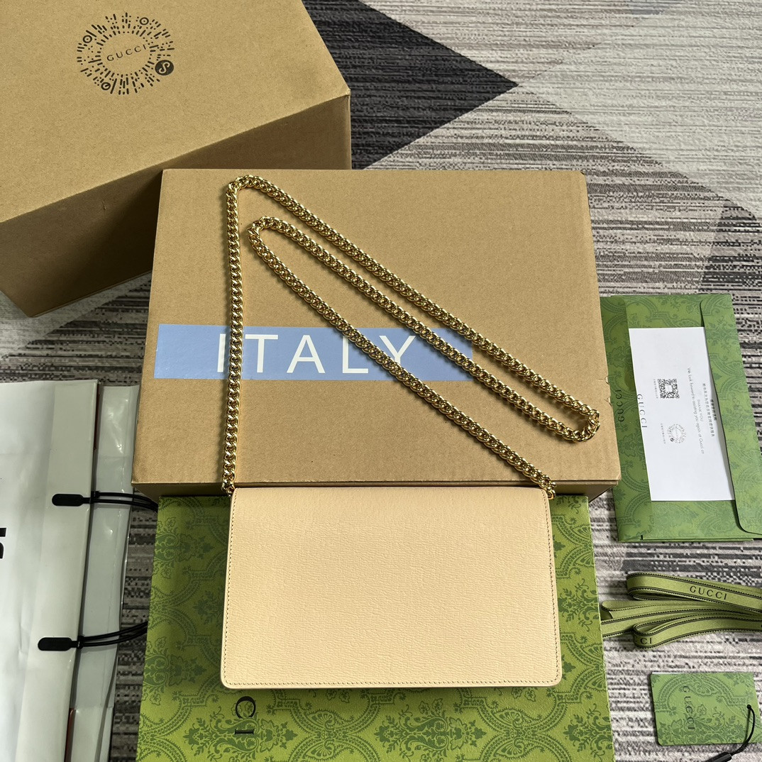 chain wallet with G*u*i script light beige 7.8"w x 5"h x 1.6"d