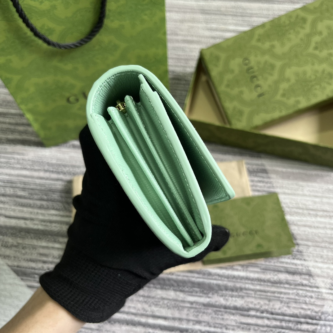 continental wallet with G*u*i script green 7.5"w x 4"h x 1.4"d