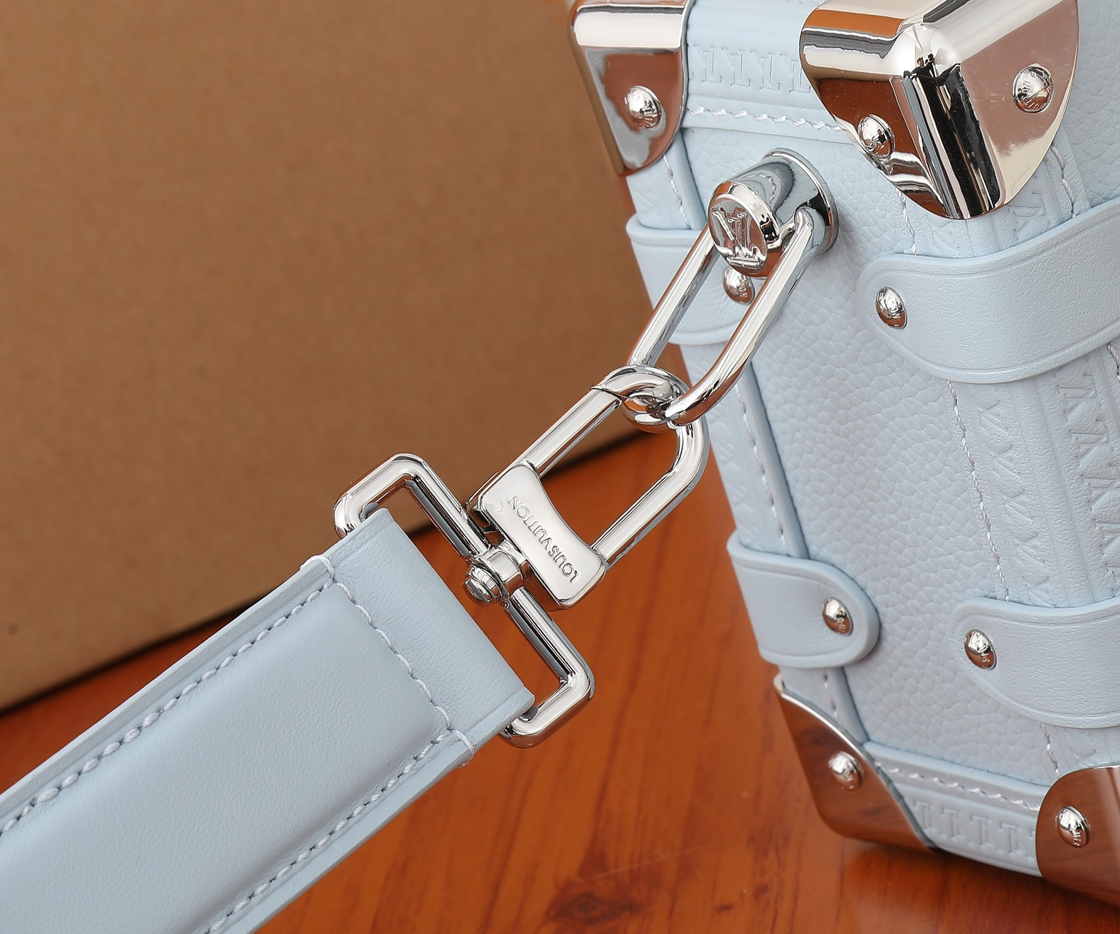 LV Side Trunk PM M25067 7.1 x 4.9 x 3.1 inches