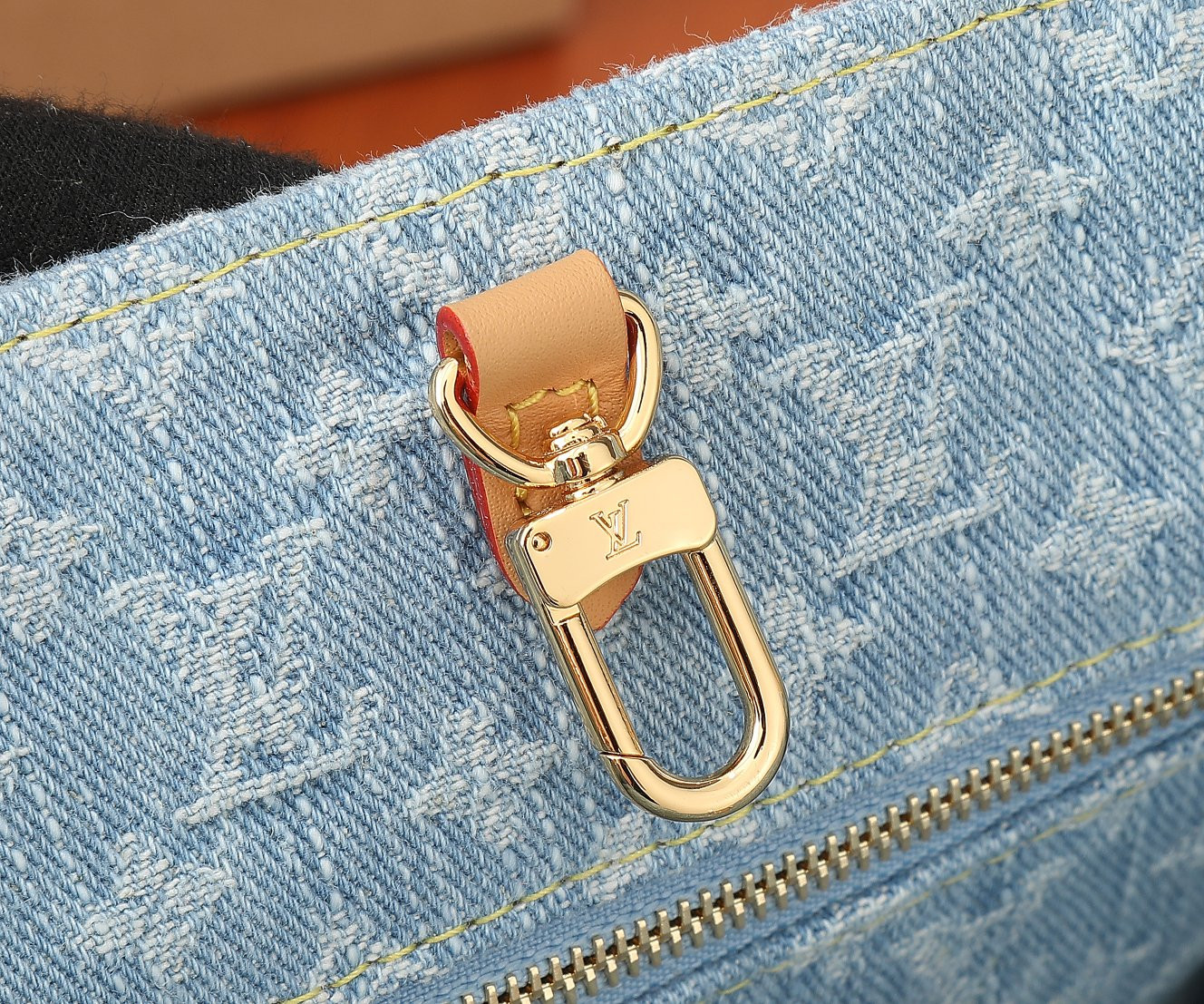 LV Let Go PM M42897 11 x 9.1 x 4.1 in