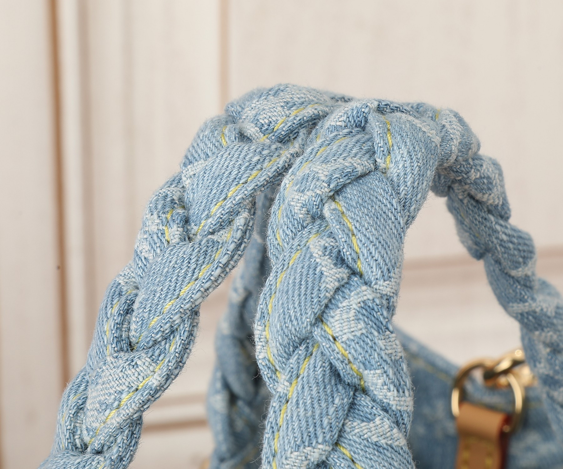 LV Let Go PM M42897 11 x 9.1 x 4.1 in