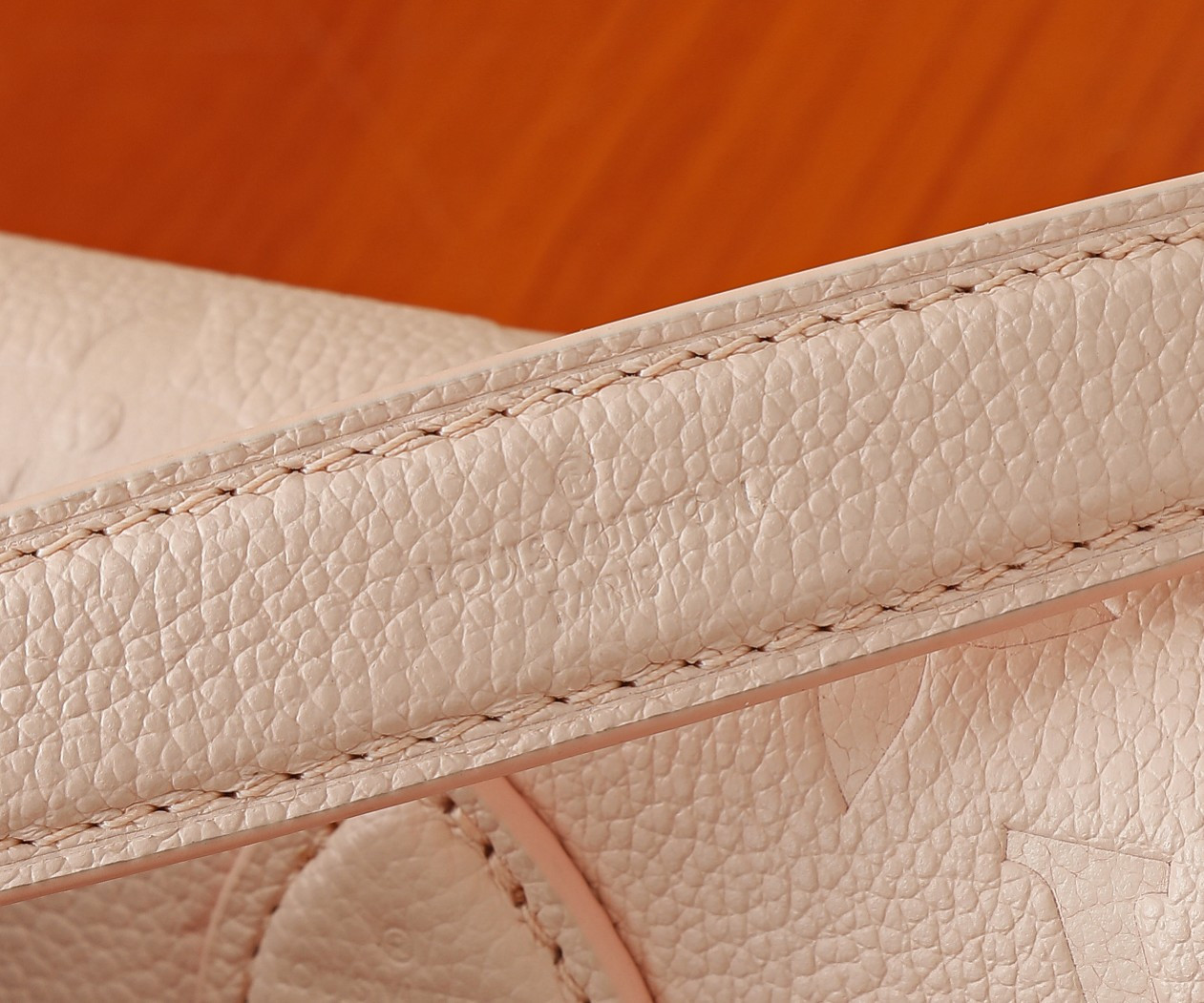 LV Nano Diane M83566 7.5 x 4.1 x 2.4 in