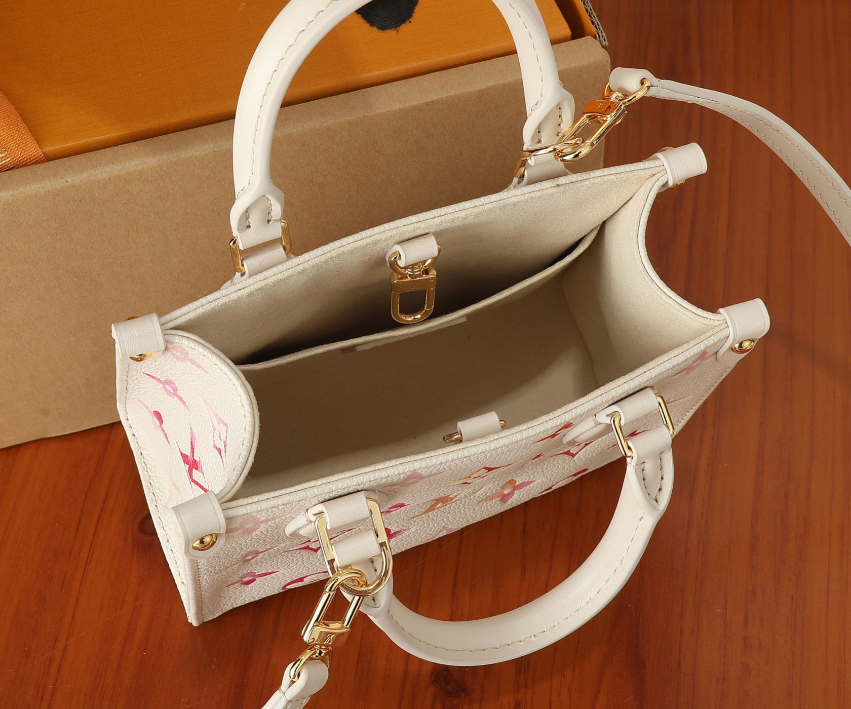 LV OnTheGo BB M47115 7.1 x 5.9 x 3.3 in