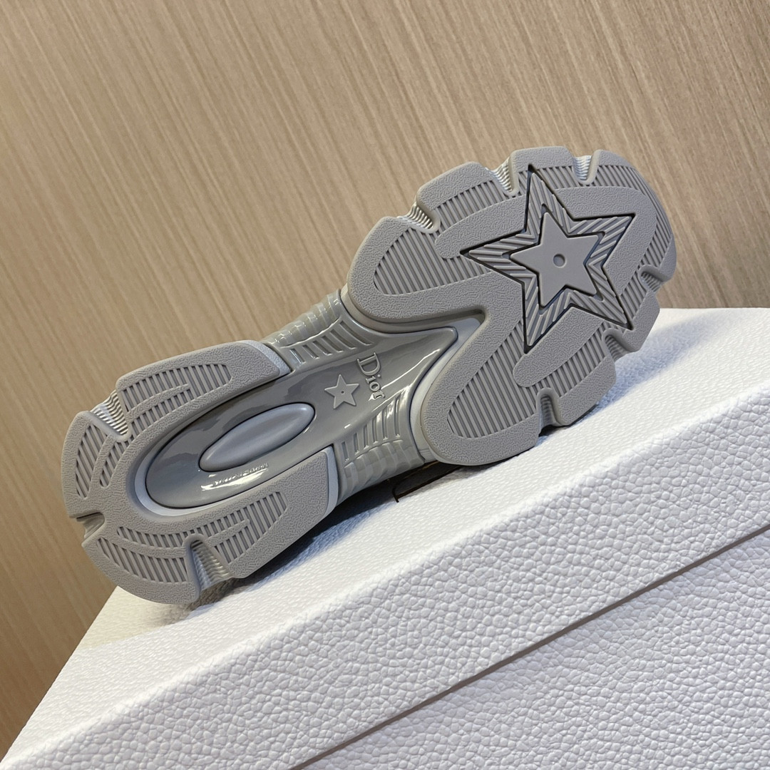 ua D*or chrono sneaker gray mesh with silver-tone