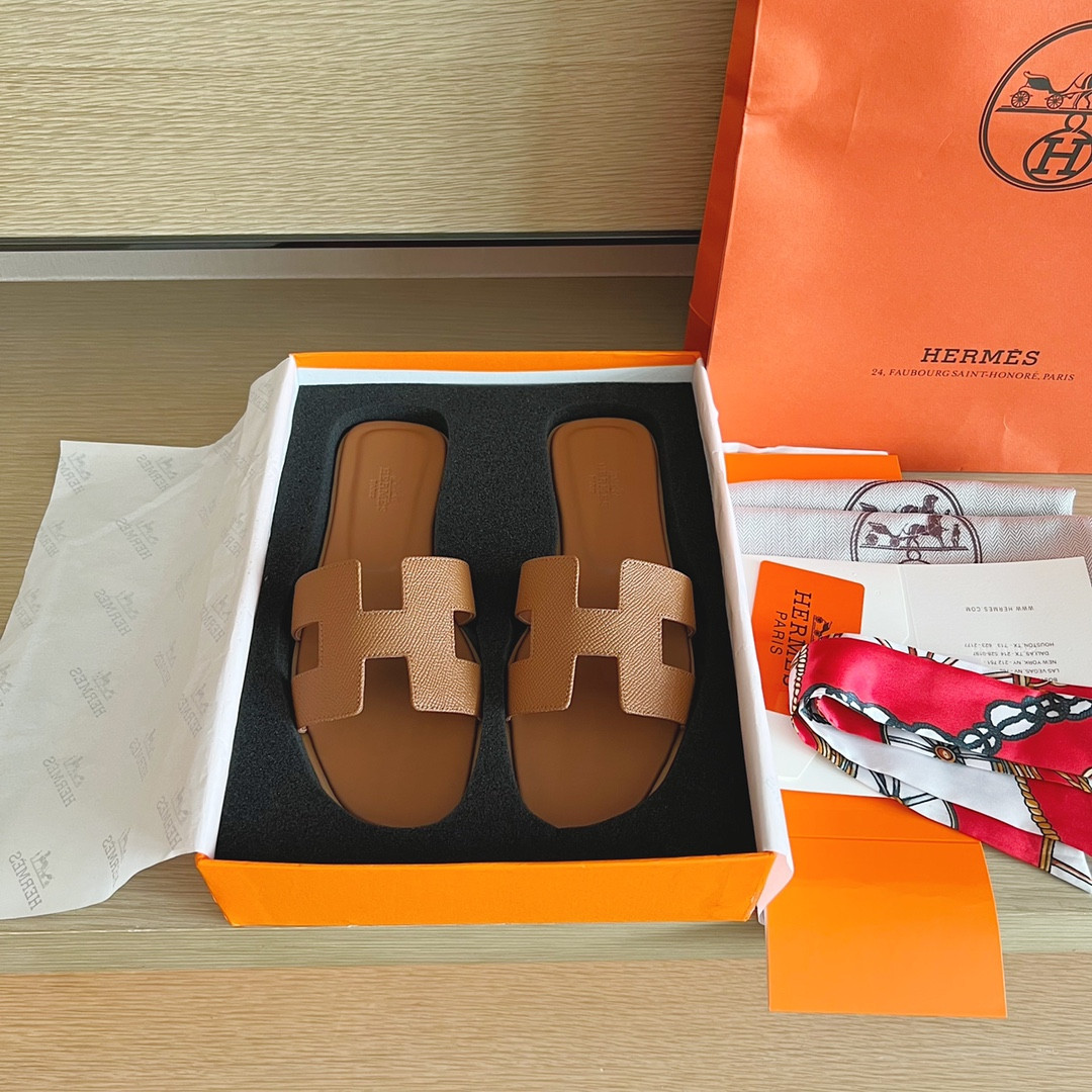 UA Hermès Oran sandal