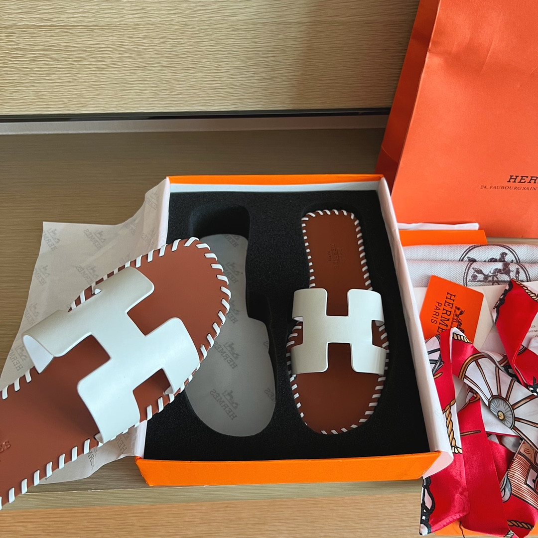 UA Hermès Oran sandal
