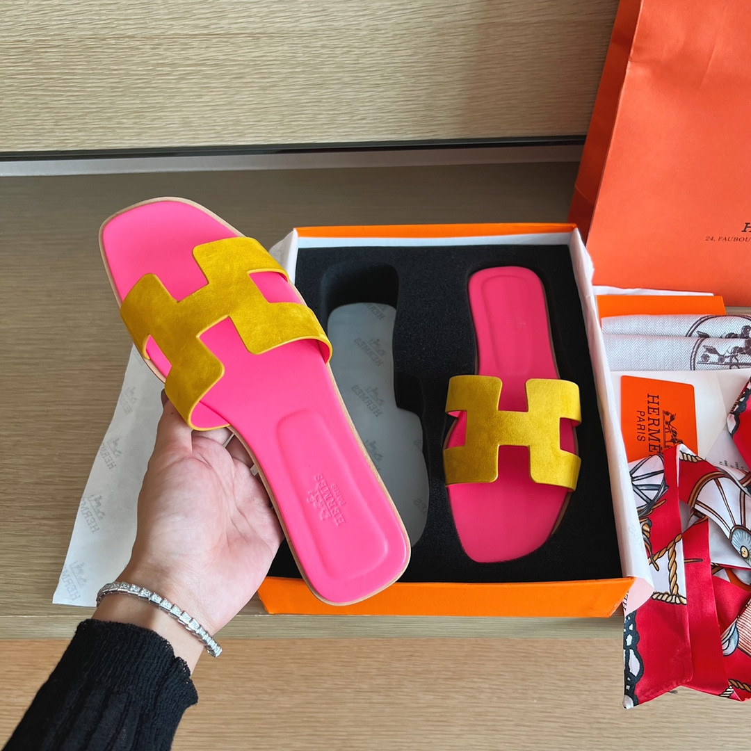 UA Hermès Oran sandal