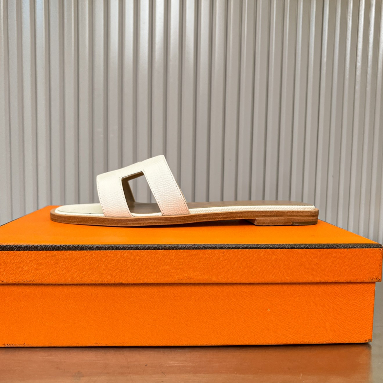 UA Hermès Oran sandal