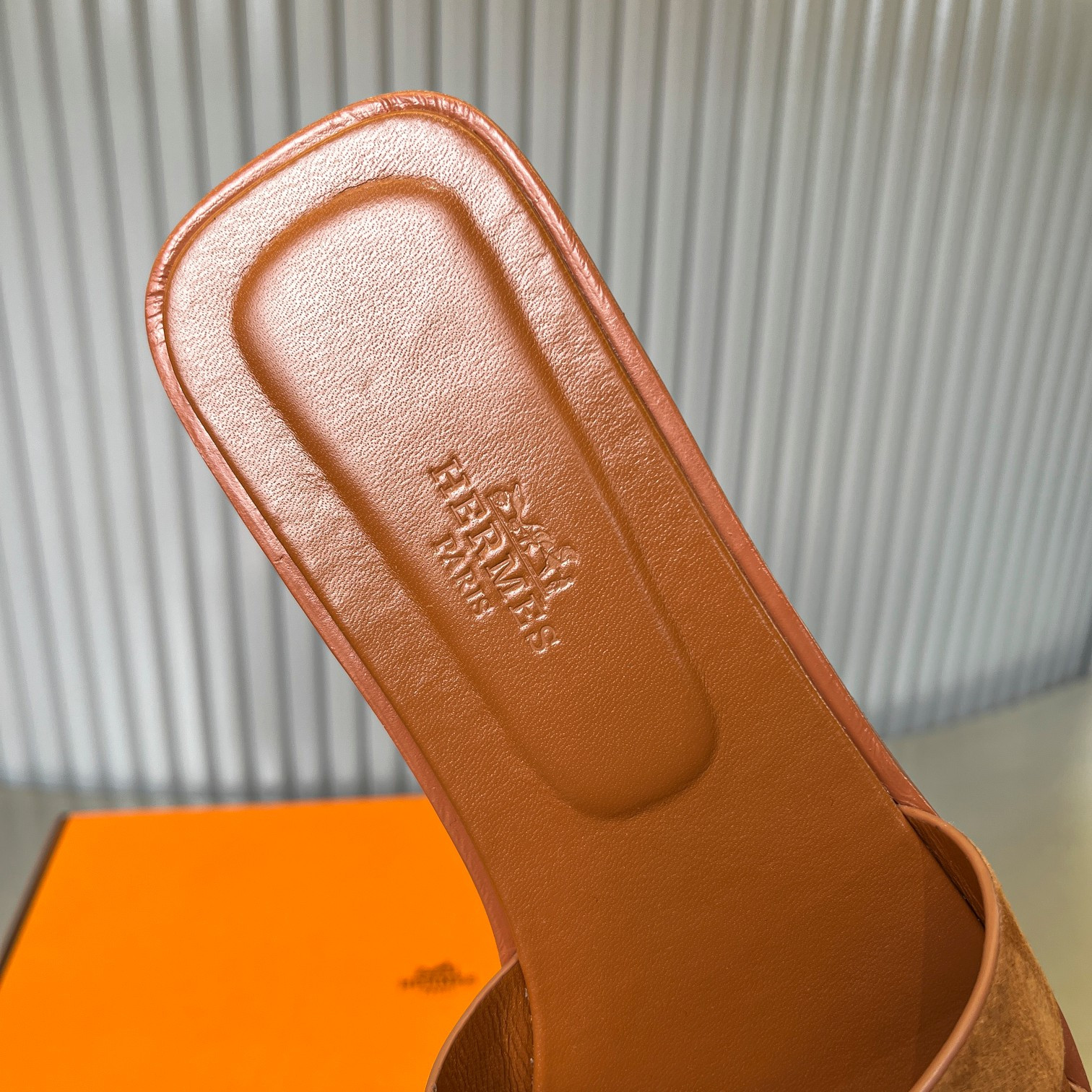 UA Hermès Oran sandal