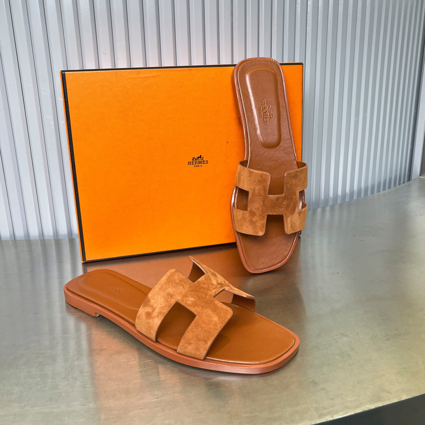 UA Hermès Oran sandal