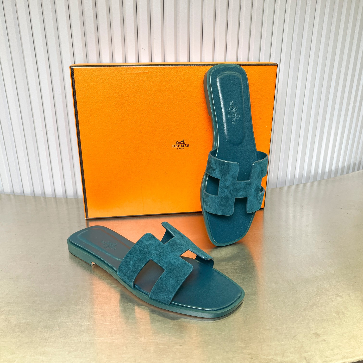 UA Hermès Oran sandal