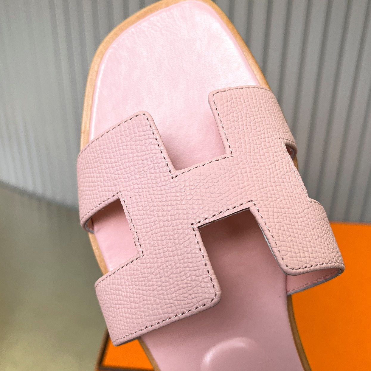 UA Hermès Oran sandal