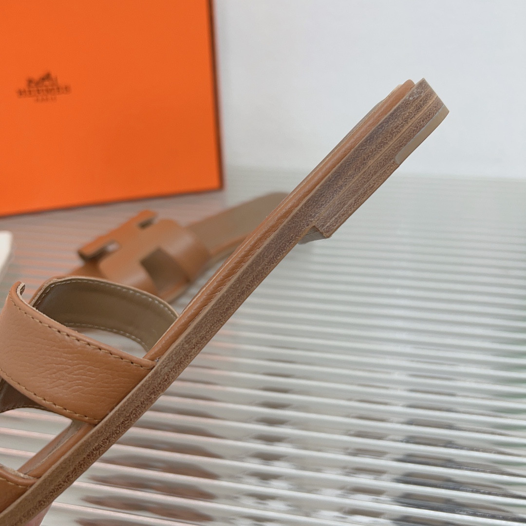 UA Hermès Oran sandal