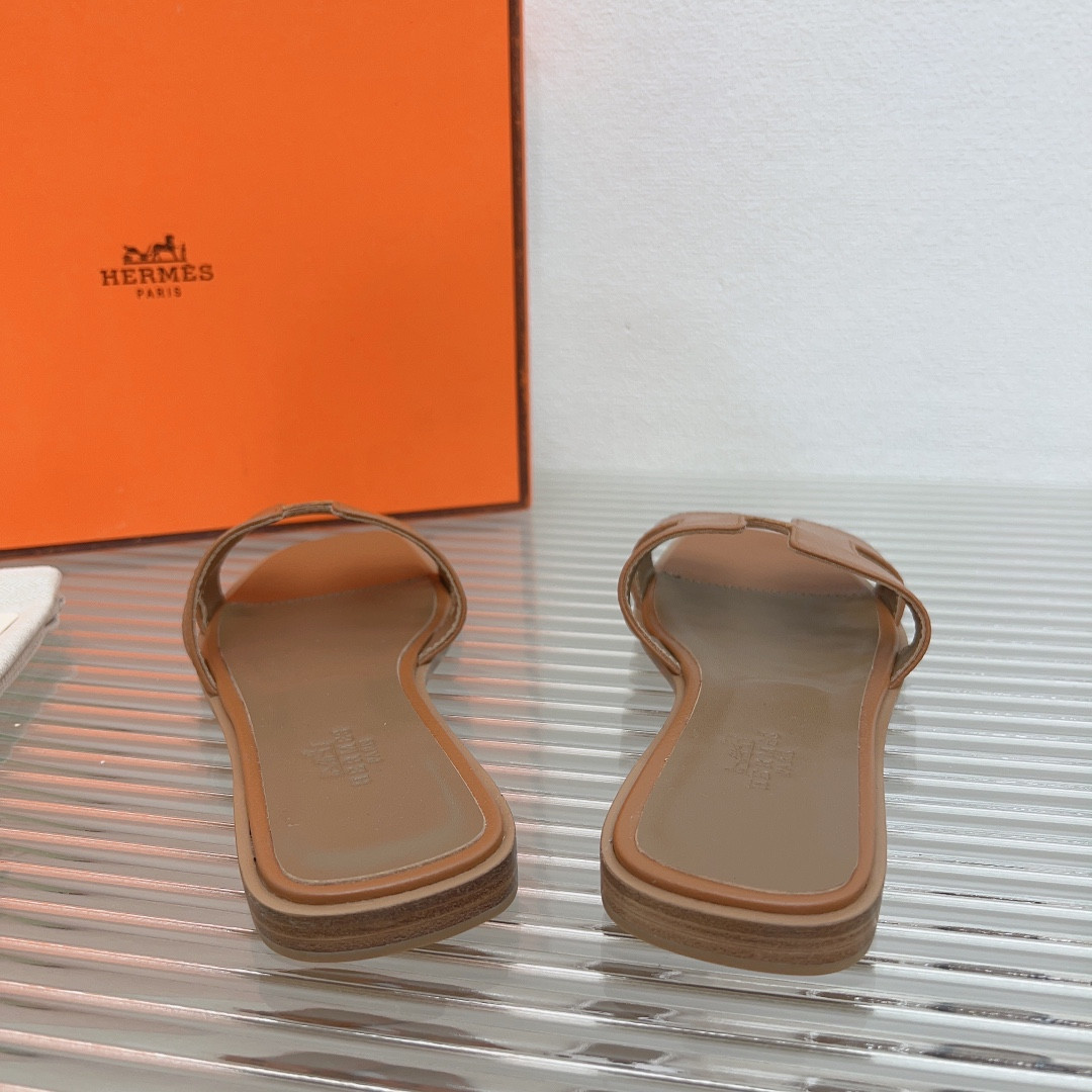 UA Hermès Oran sandal