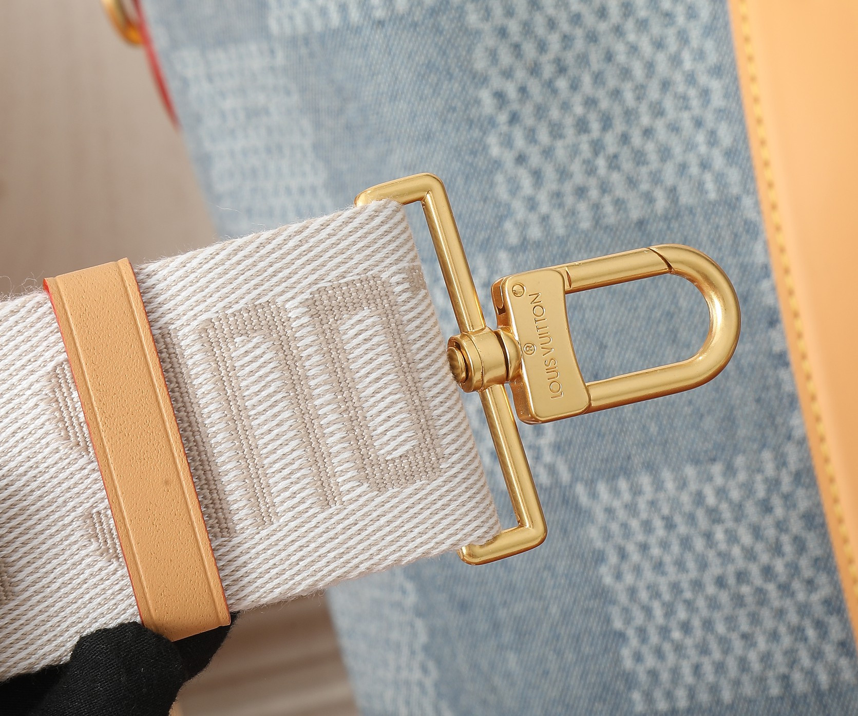 LV Weekend Tote N40702  16.9 x 13.4 x 6.9 inches