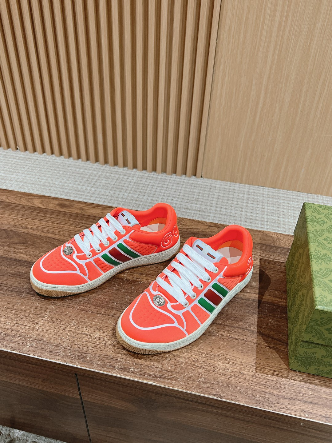 ua G*u*i screener sneaker with web