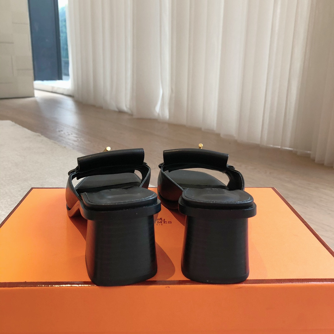 UA Hermès Isle sandal