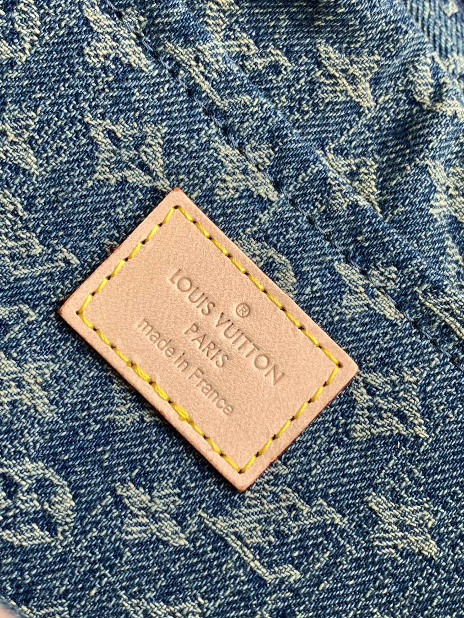 LV Croissant MM M46856 9.8 x 5.9 x 2 inches