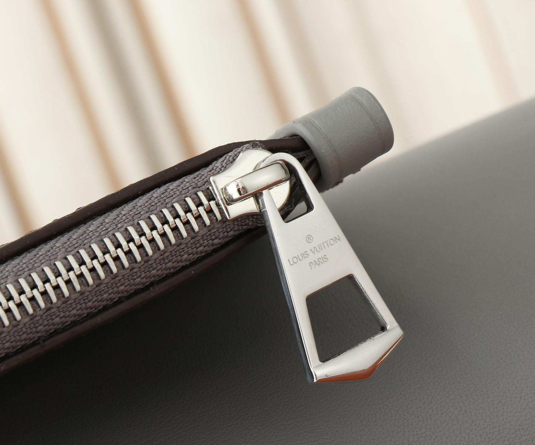 LV CarryAll Dark M12583 39x30x15CM