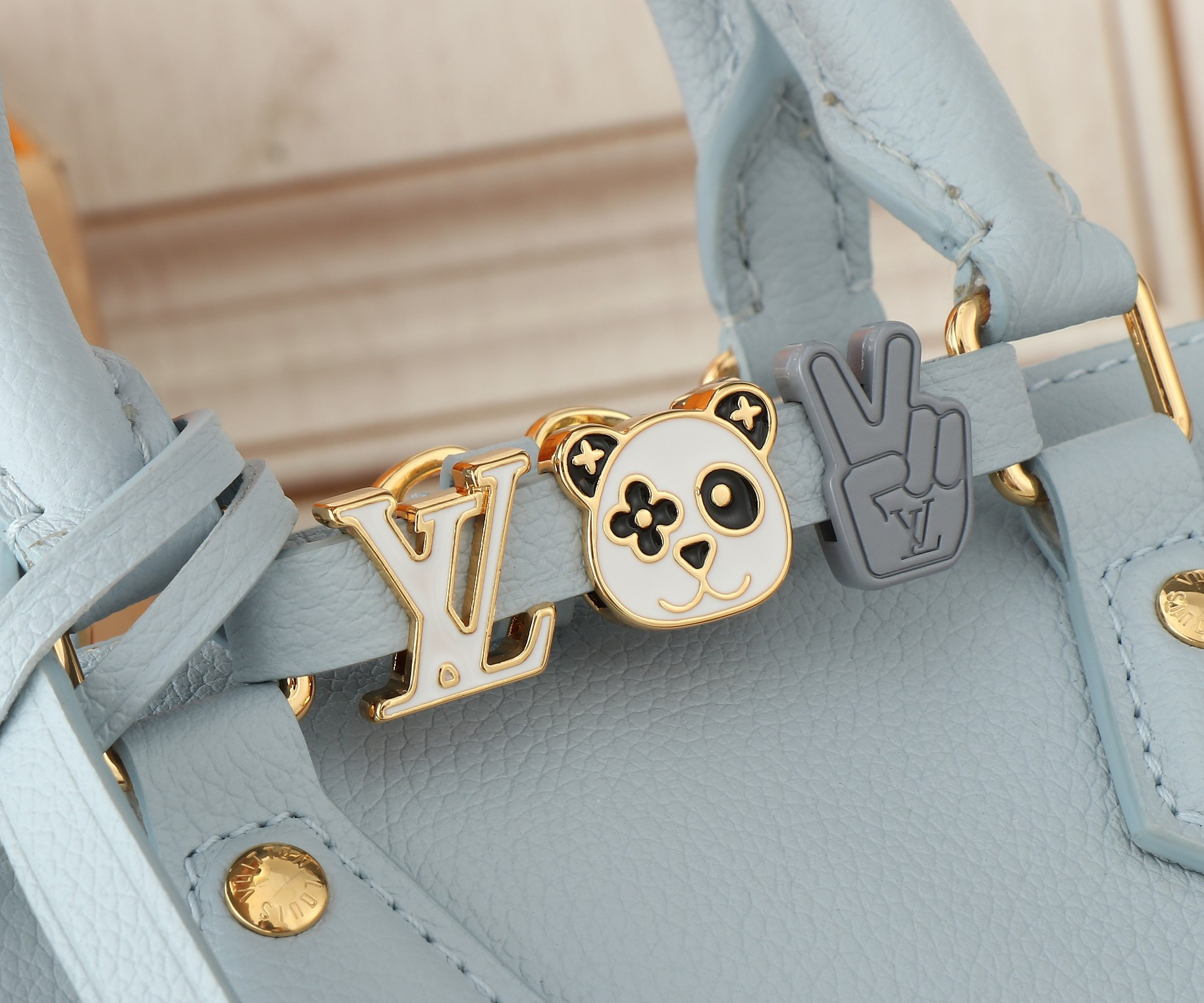 LV Speedy 18  M24604 18x12.5x11CM