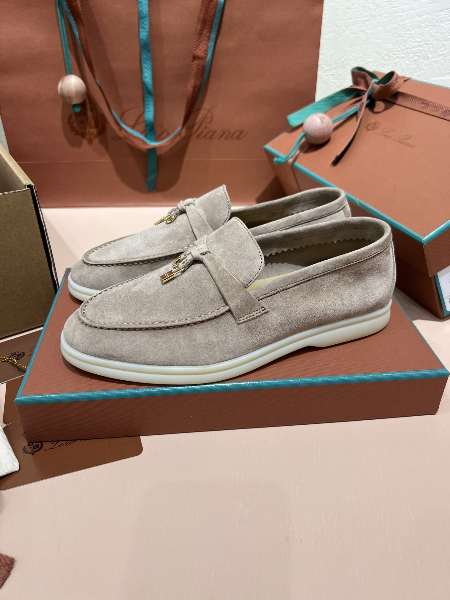 ua L**o p*ana summer charms walk loafers